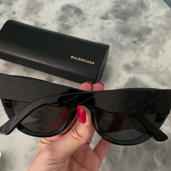 Balenciaga sunglasses - Picture 3 of 9